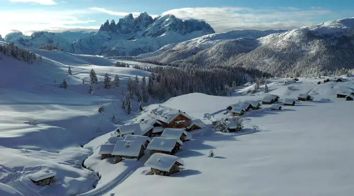 Rifugio Fuciade: 1 Scelta Top per gli Amanti dell’Outdoor il rifugio fuciade innevato vista dall'alto