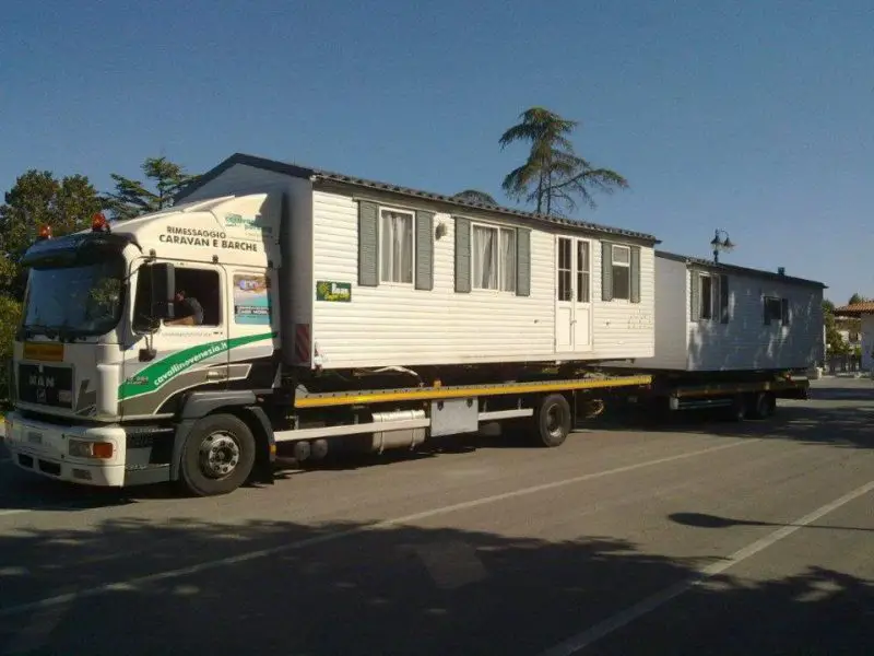 case mobili trasportate da camion, con trasporto eccezionale