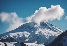 Rifugio Sapienza Etna: Porta verso le Avventure Vulcaniche 2026 rifugio sapienza etna vista del vulcano innevato