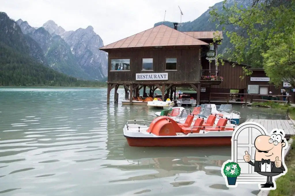 ristorante sul lago di Dobbiacco con pedalo per fare la tua escursione