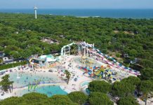 Guida completa al Camping Union Lido: Il paradiso delle Vacanze in Famiglia 2026 camping union lido vista dall'alto con acqua park laguna