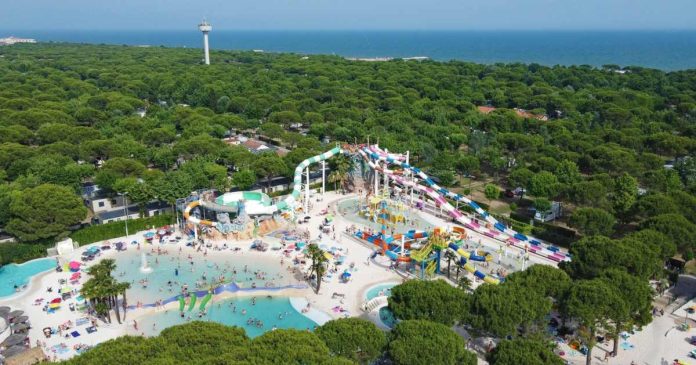 camping union lido vista dall'alto con acqua park laguna