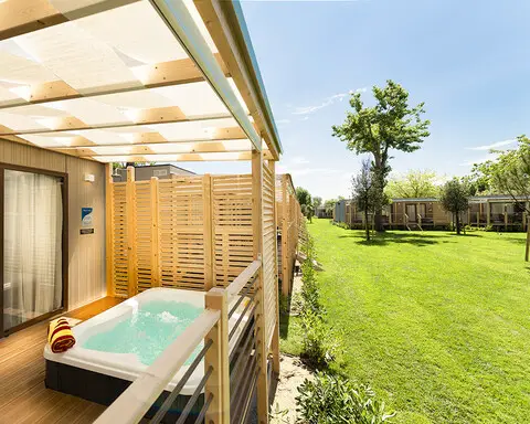 recensione camping marina di venezia case mobili con vasca jacuzzi nella terrazza privata