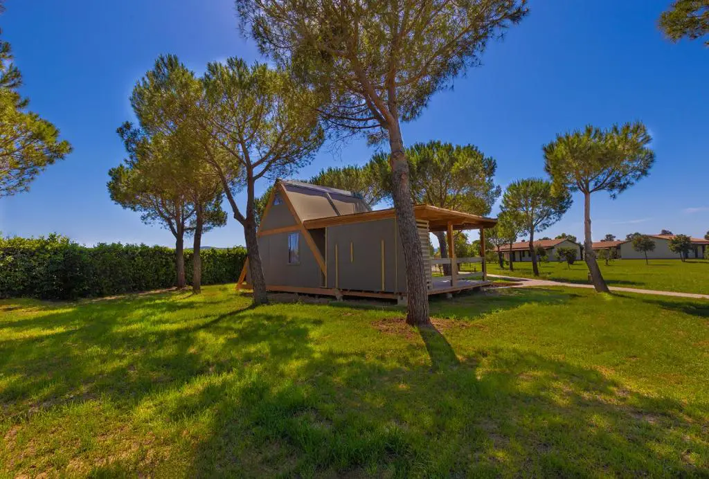 glamping gli etruschi immerso nel verde di piombino