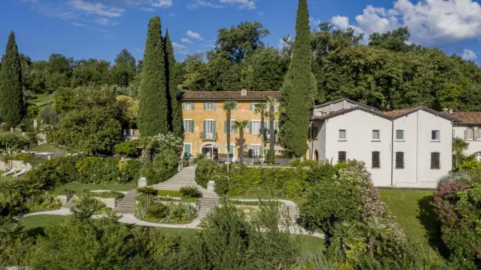 recensione agriturismo borgo il mezzanino entrata e vista dall'alto