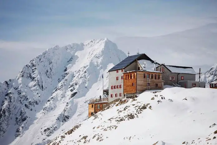 recensione rifugio bella vista, dolomiti montagne imbiancate