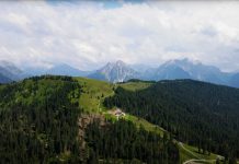 Recensione Rifugio De Doo Comelico: Guida Completa del Tuo Rifugio Nelle Dolomiti a 1870 mt recensione rifugio de doo comelico vista dall'alto