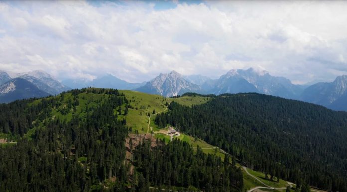 Recensione Rifugio De Doo Comelico: Guida Completa del Tuo Rifugio Nelle Dolomiti a 1870 mt recensione rifugio de doo comelico vista dall'alto