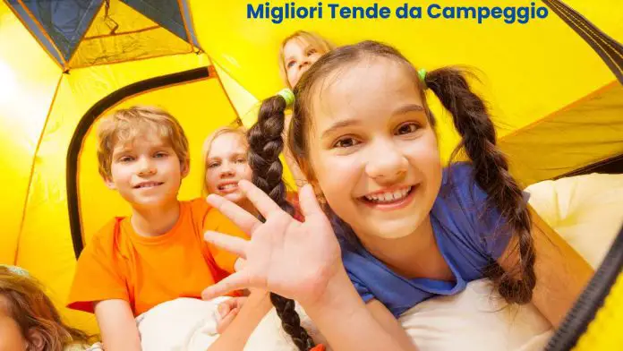 migliori tende da campeggio, bambini sorridono all'interno di una tenda gialla