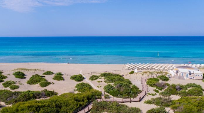 Recensione Camping Riva di Ugento: Esperienze e Consigli Per Le Tue Vacanze In Puglia recensione camping riva di ugento, vista pineta e mare dall'alto