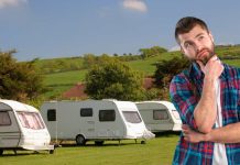 Consigli per scegliere una roulotte nel 2025: Guida all’acquisto per principianti Uomo che pensa come scegliere una roulotte