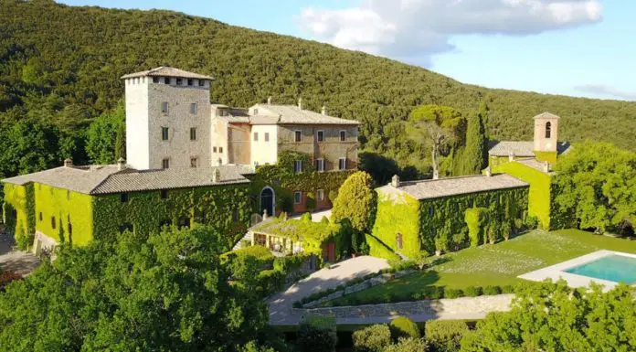 Recensioni Tenuta di Murlo, Esperienze Esclusive e Consigli per una Vacanza da Sogno in Umbria nel 2025 recensioni tenuta di murlo vista dall'alto completa e immersa nel verde dell'umbria